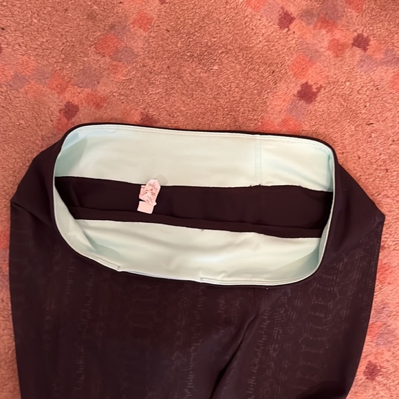 Under Amour compression crop legging - Picture 6 of 6